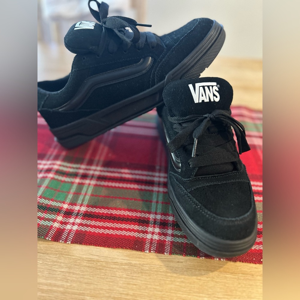 New Vans Men’s Size 10